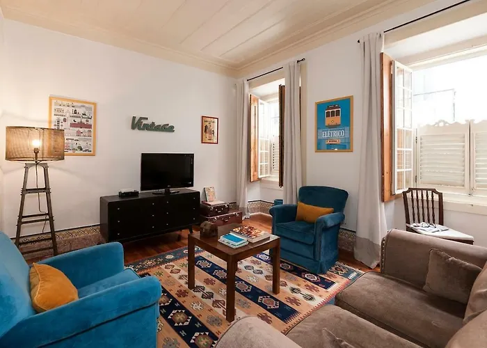 2 bedroom apartment with patio next to Avenida da Liberdade
