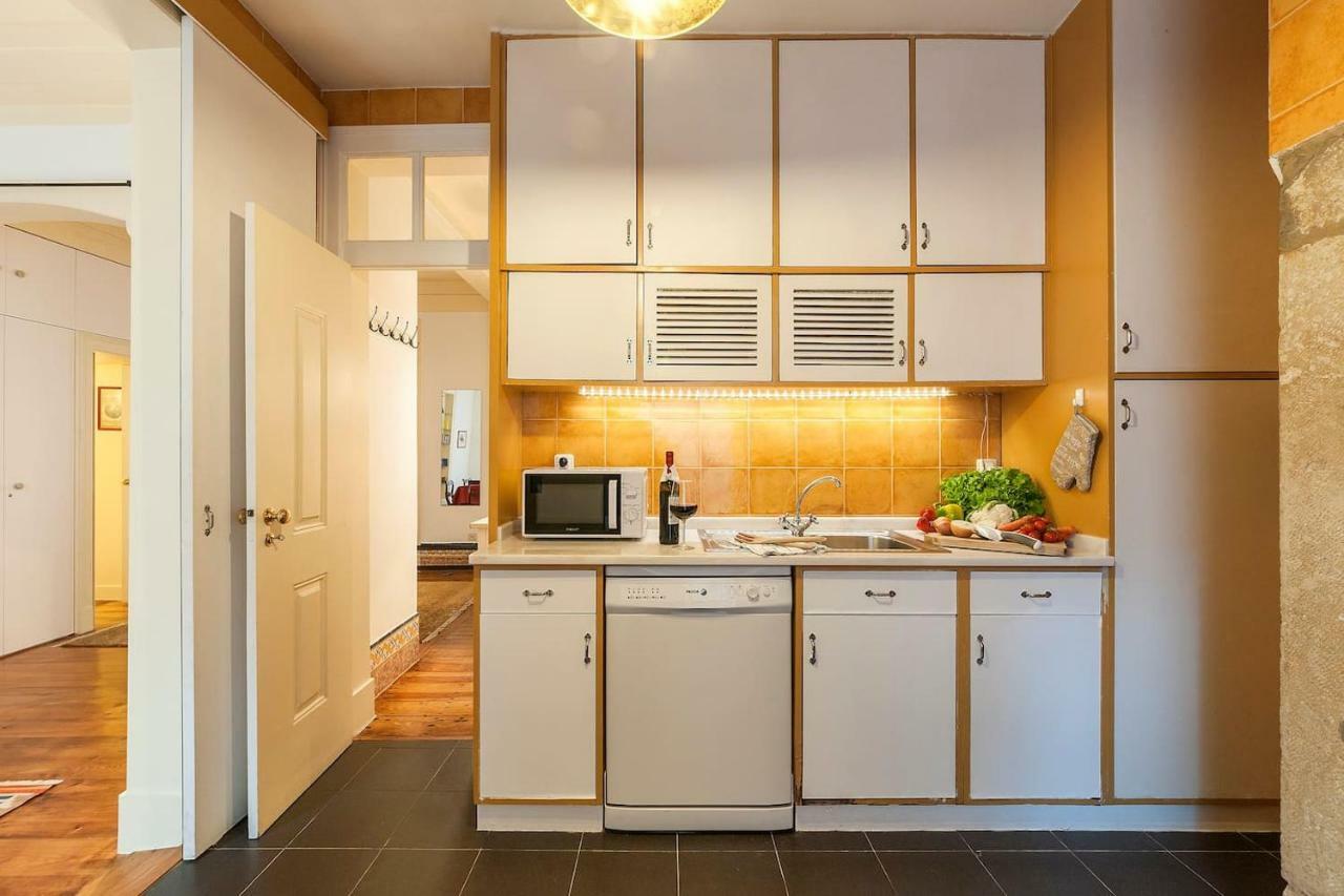 2 Bedroom With Patio Next To Avenida Da Liberdade * Lisboa