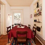 2 Bedroom Apartment With Patio Next To Avenida Da Liberdade
